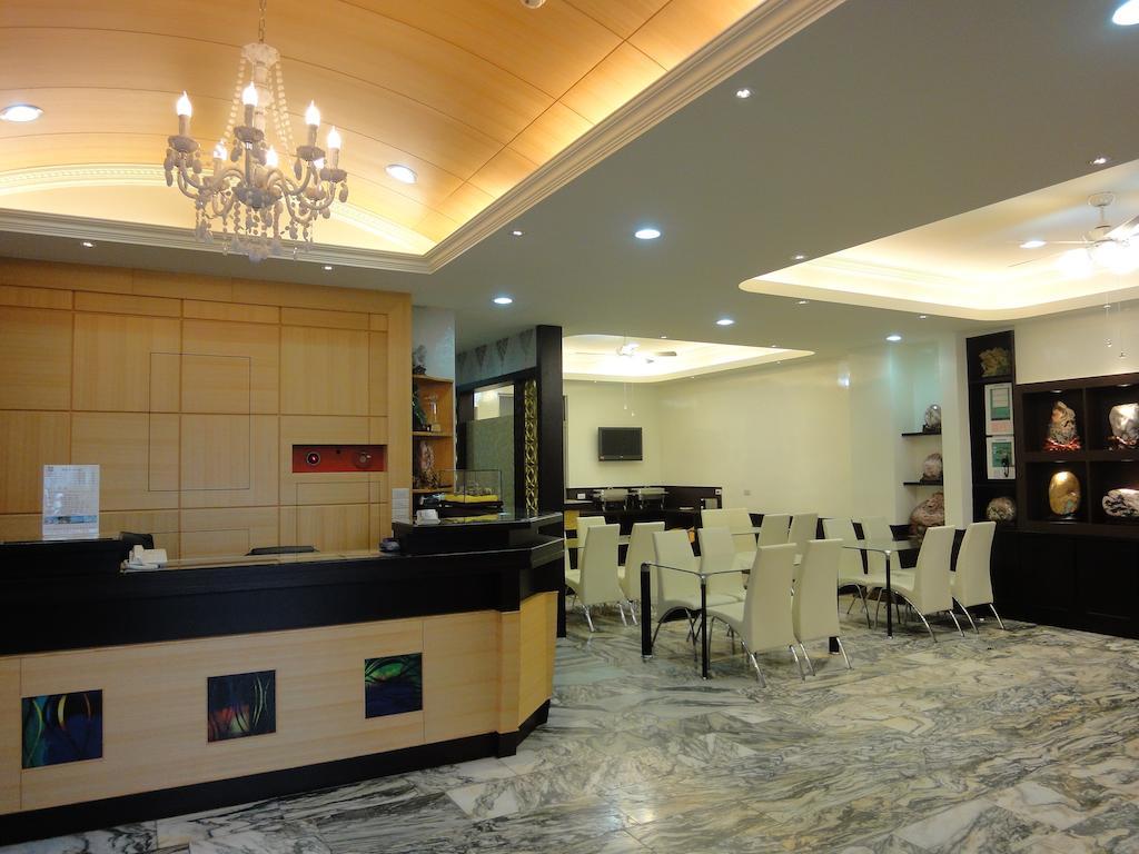 陶陶居商旅 Tautauchu Hotel Città di Hualien Esterno foto