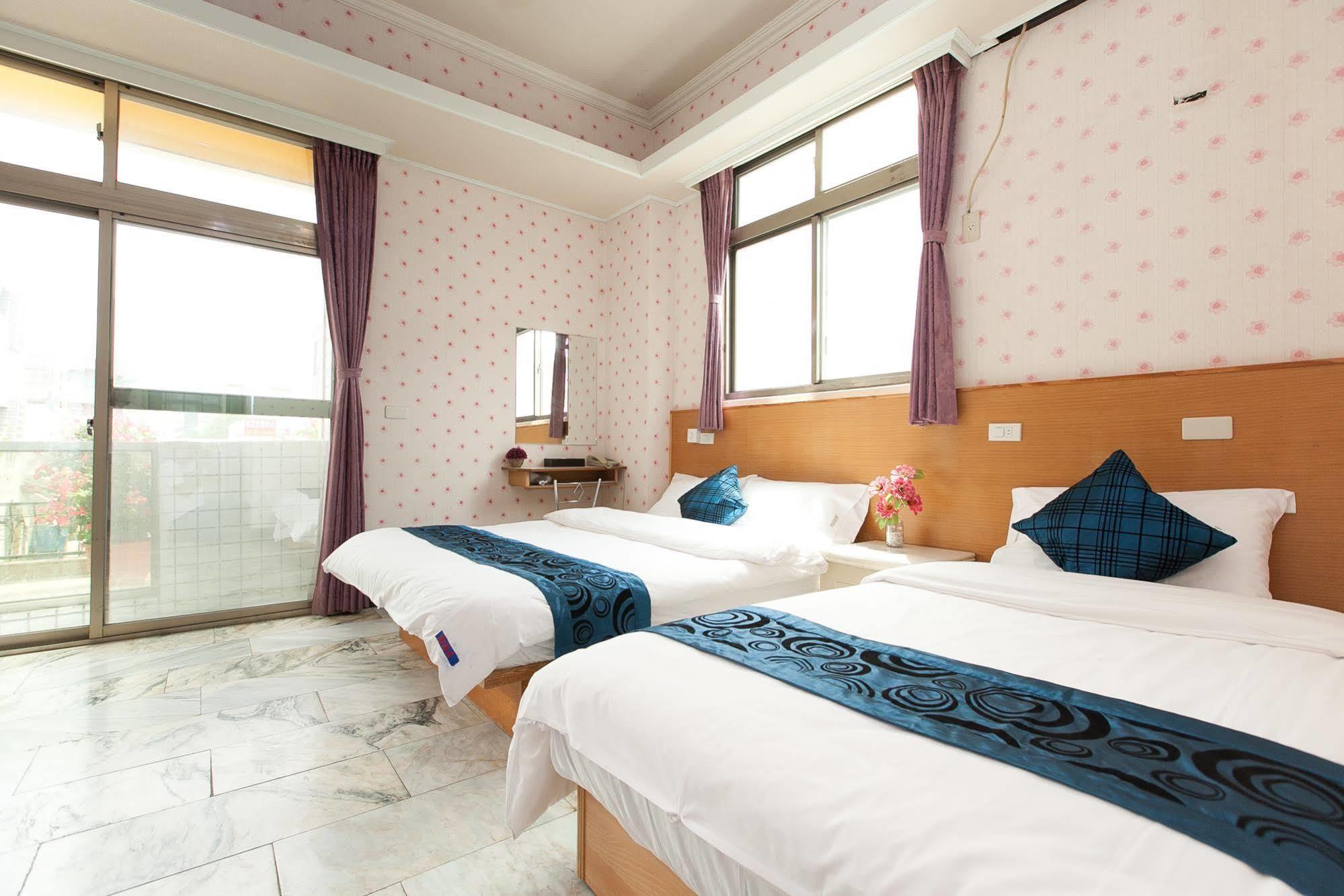 陶陶居商旅 Tautauchu Hotel Città di Hualien Esterno foto