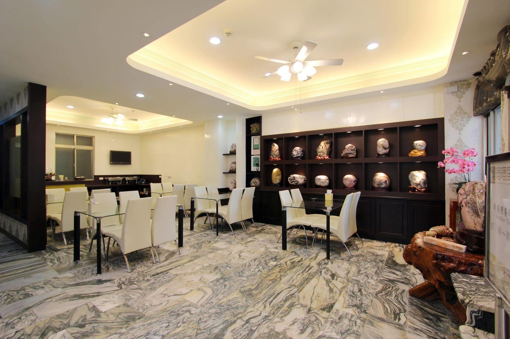 陶陶居商旅 Tautauchu Hotel Città di Hualien Esterno foto