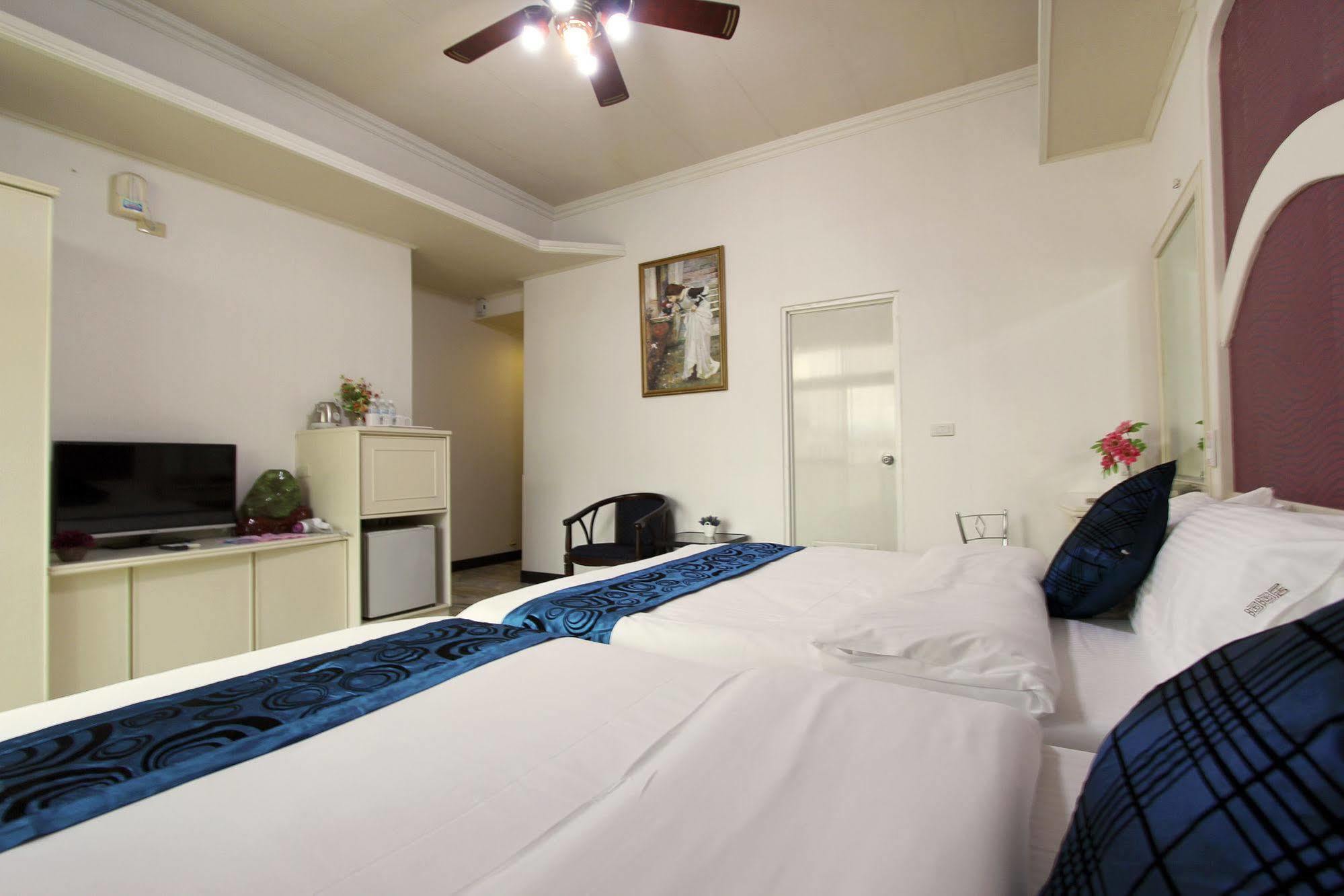 陶陶居商旅 Tautauchu Hotel Città di Hualien Esterno foto