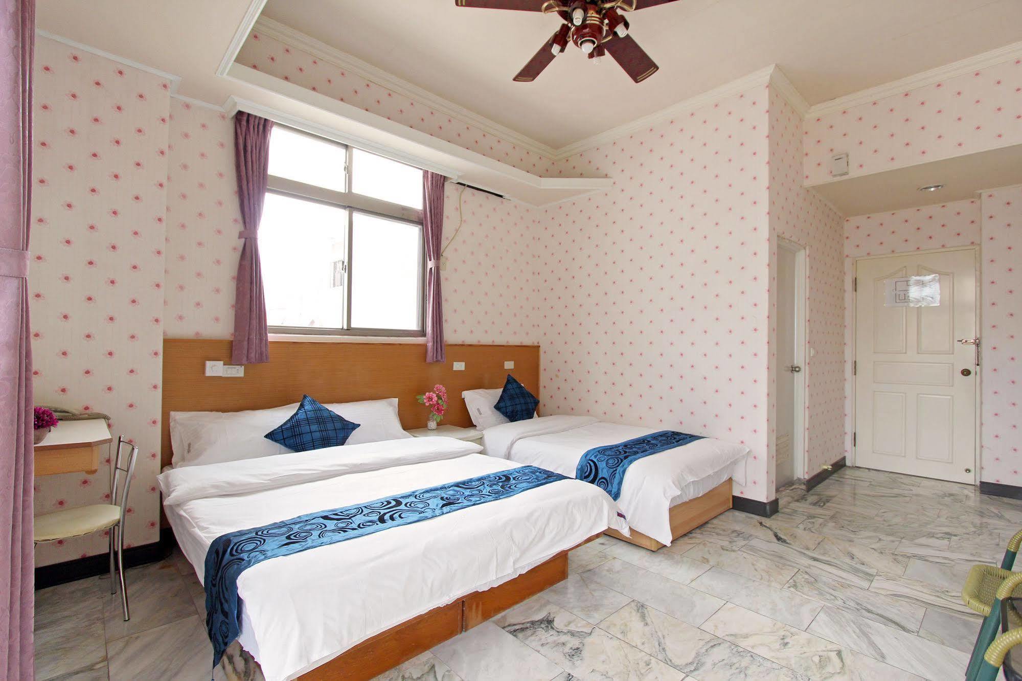 陶陶居商旅 Tautauchu Hotel Città di Hualien Esterno foto