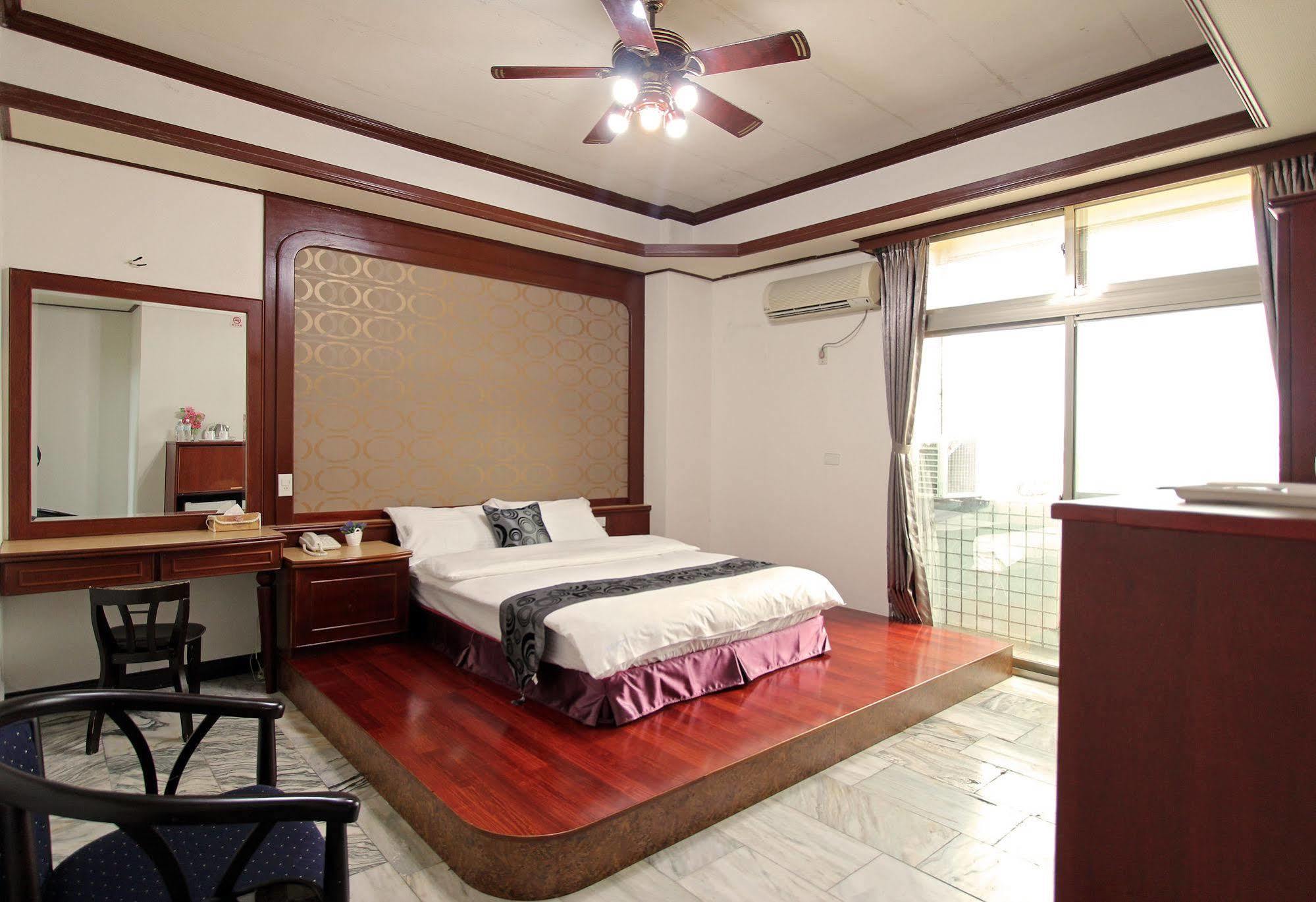 陶陶居商旅 Tautauchu Hotel Città di Hualien Esterno foto