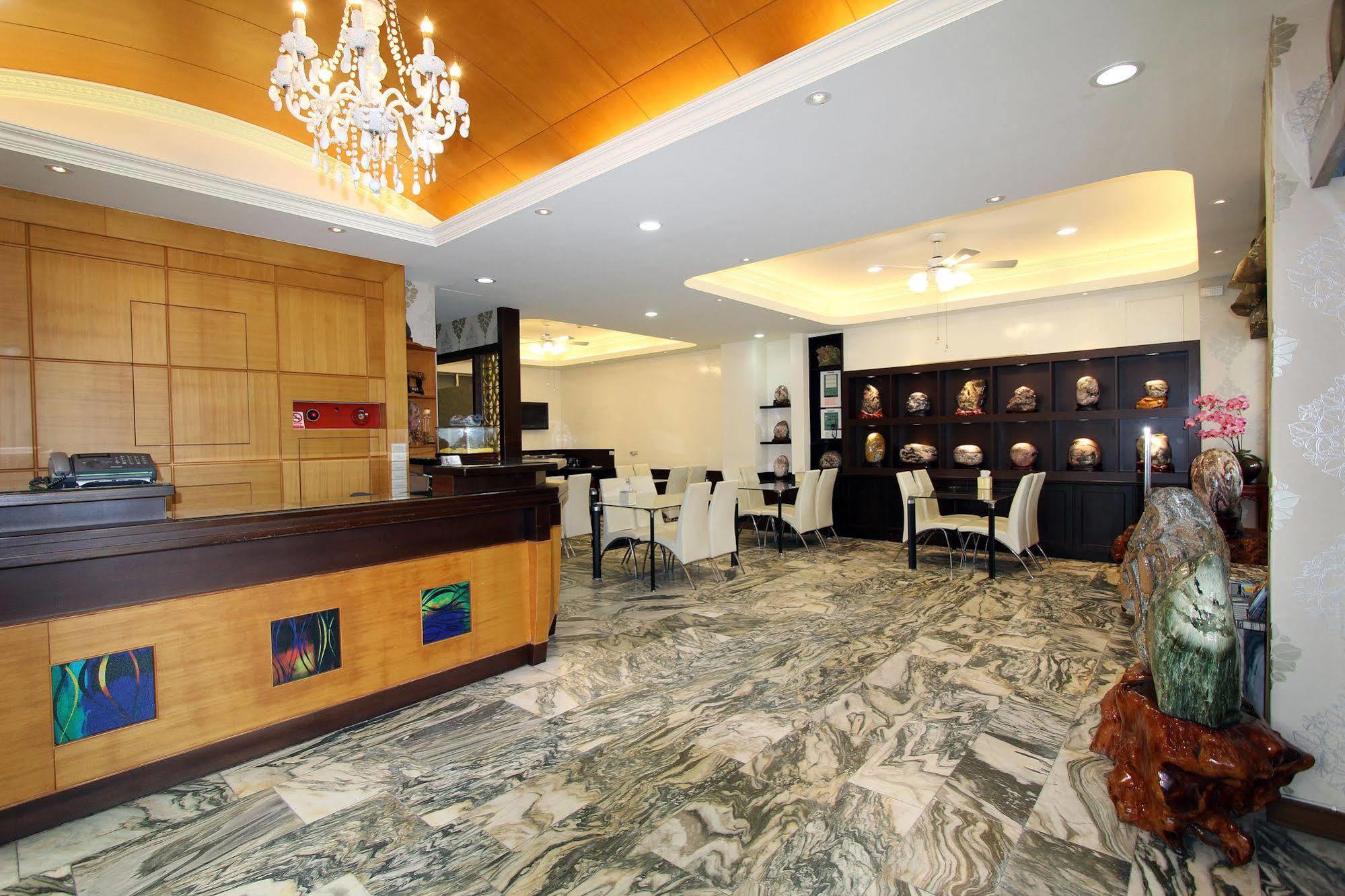 陶陶居商旅 Tautauchu Hotel Città di Hualien Esterno foto