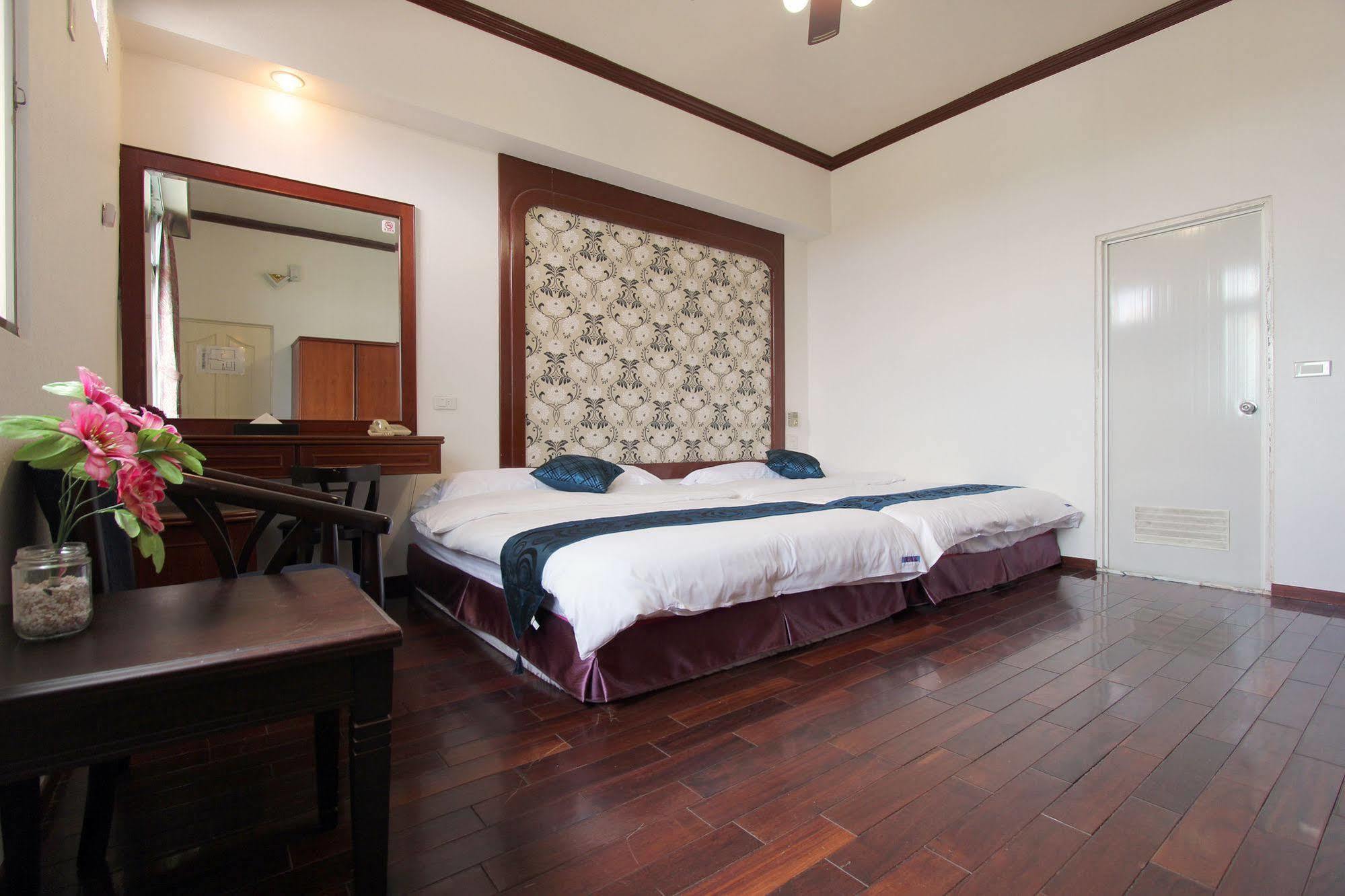 陶陶居商旅 Tautauchu Hotel Città di Hualien Esterno foto