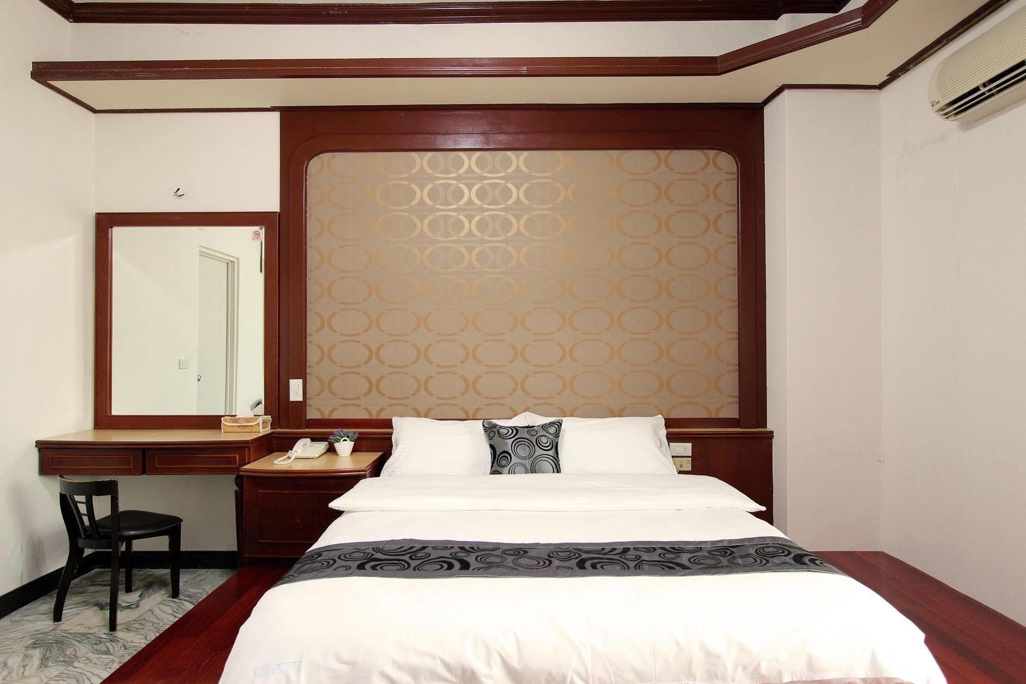 陶陶居商旅 Tautauchu Hotel Città di Hualien Esterno foto