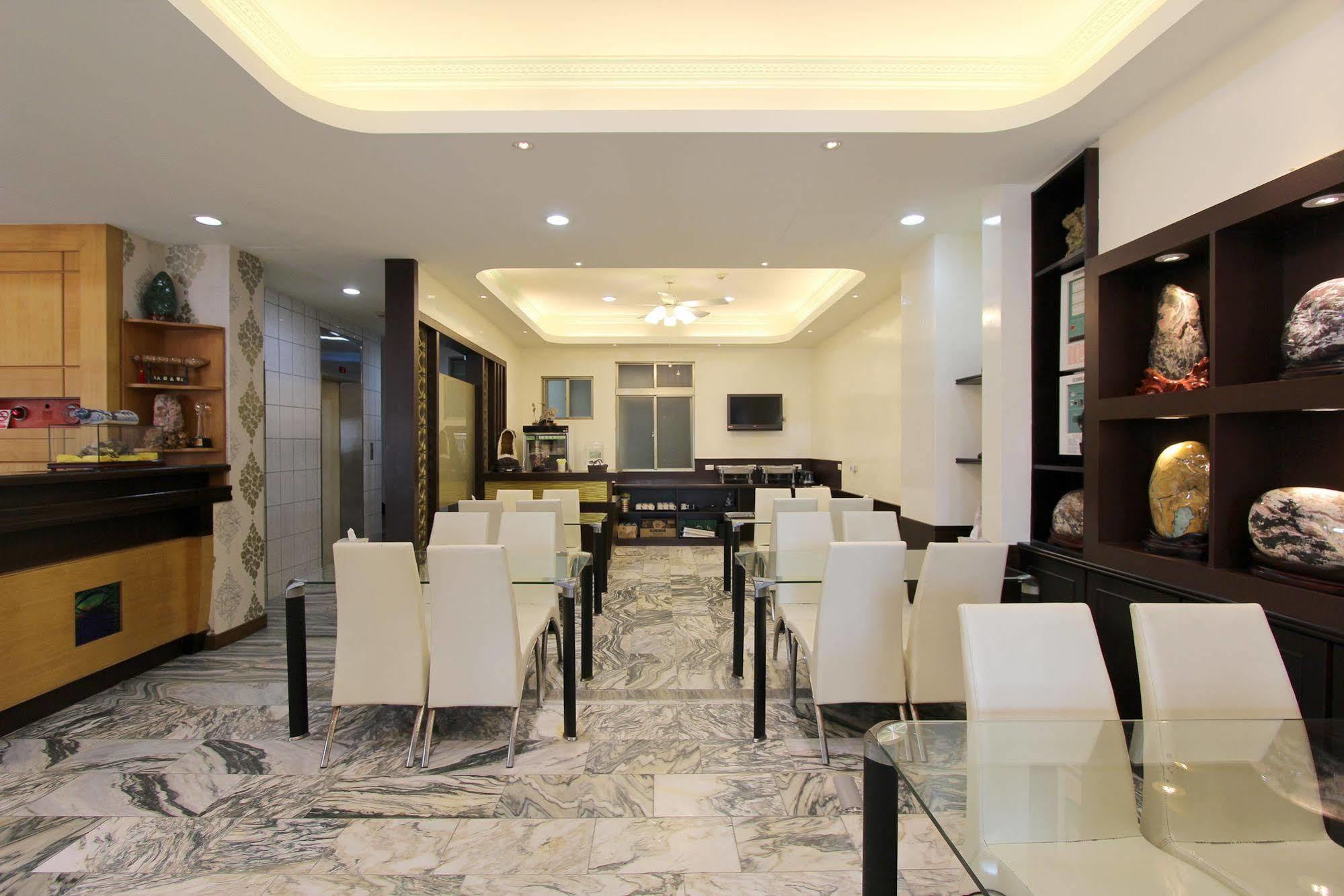 陶陶居商旅 Tautauchu Hotel Città di Hualien Esterno foto