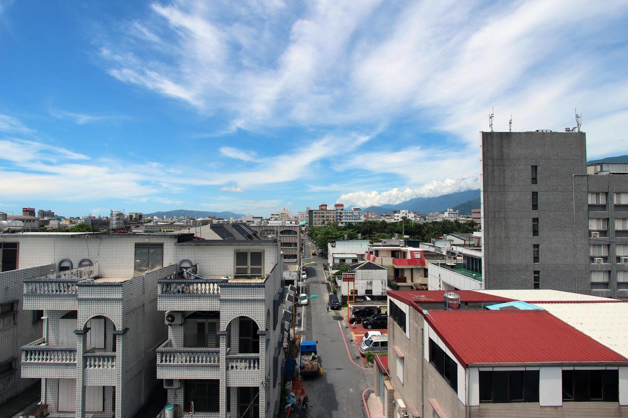 陶陶居商旅 Tautauchu Hotel Città di Hualien Esterno foto