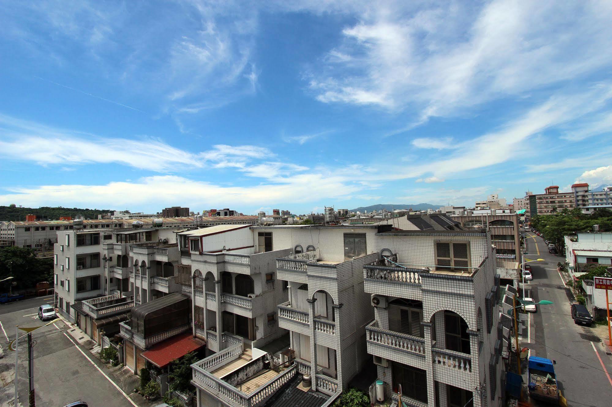 陶陶居商旅 Tautauchu Hotel Città di Hualien Esterno foto